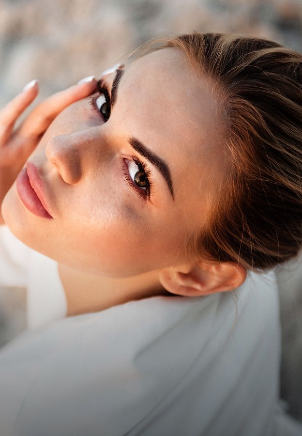 Woman with striking eyes and natural makeup.